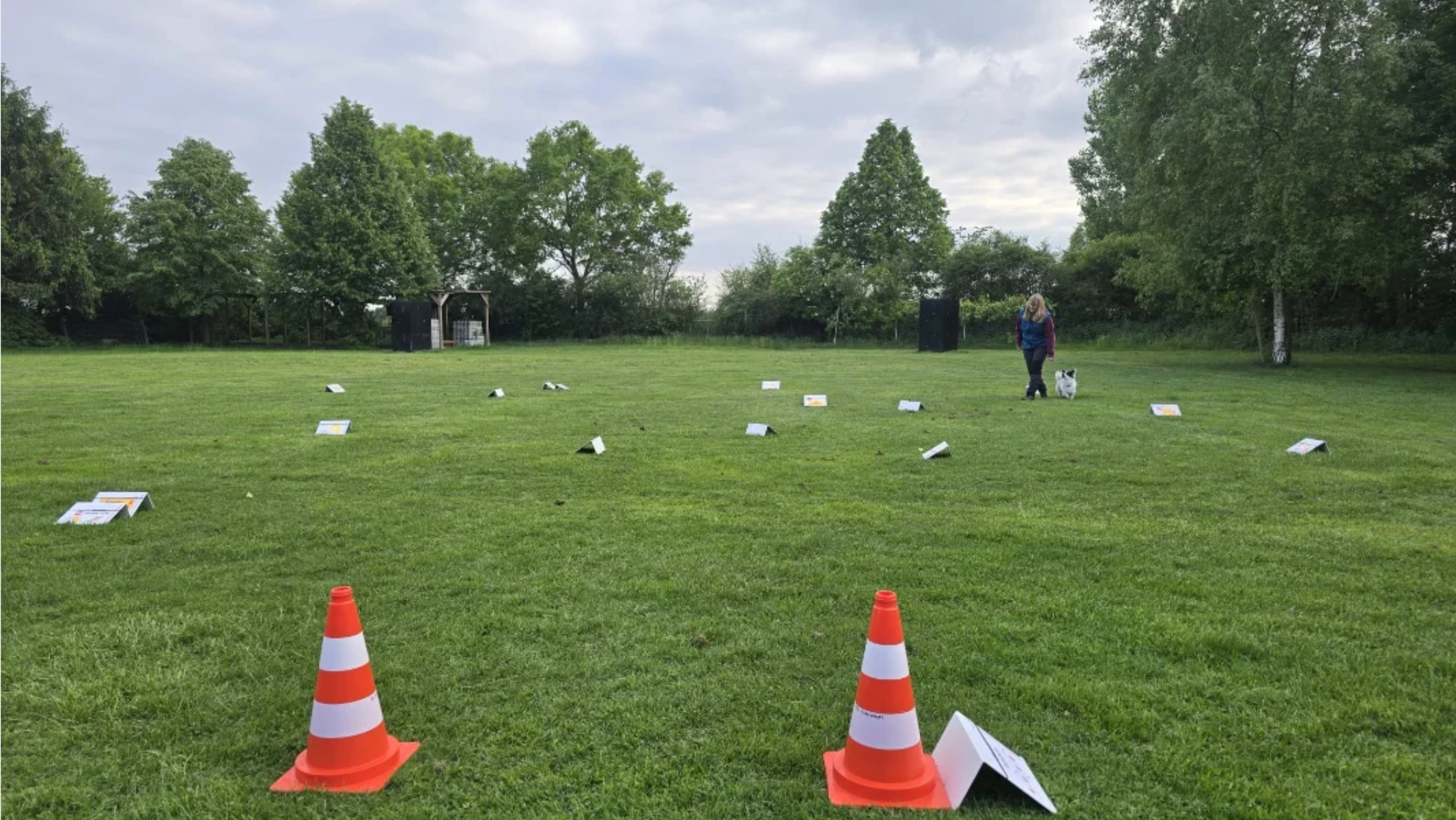 Rally-Obedience-Parcours auf dem Vereinsgelände